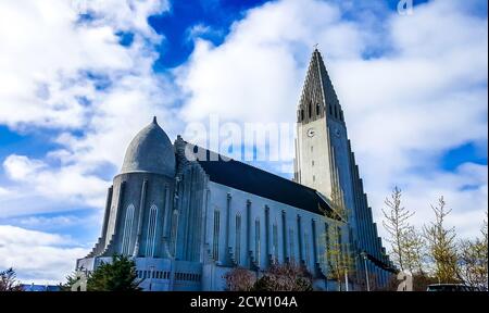 Hallgrimskirkja (Kirche von Hallgrimur) ist eine lutherische (Kirche von Island) Pfarrkirche in der Reykjavik, Island. Stockfoto