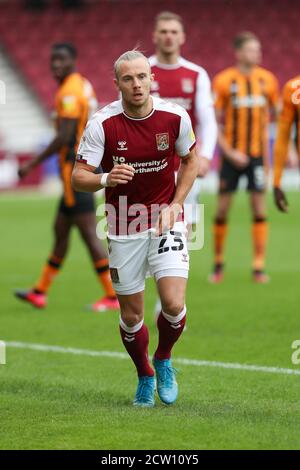 NORTHAMPTON, ENGLAND. 26. SEPTEMBER 2020, Joseph Mills von Northampton Town während der ersten Hälfte der Sky Bet League ein Spiel zwischen Northampton Town und Hull City im PTS Academy Stadium, Northampton am Samstag, 26. September 2020. (Kredit: John Cripps - MI News) Kredit: MI Nachrichten & Sport /Alamy Live Nachrichten Stockfoto