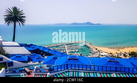 Berühmtes Café in der totaly blau und weiß Stadt in Sidi Bou Said, Tunesien Stockfoto