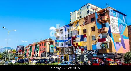 Bunte Gebäude in Tirana. Albanien Stockfoto