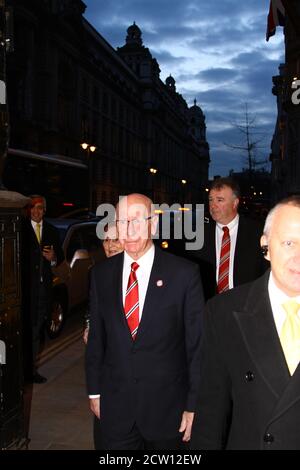 Bobby Charlton Fußballlegende in London. Fußball-WM siegreiche Mannschaftsmitglied in 1966 WM-Turnier. Quirle. Sportlegenden. Fußballspieler. Sportler. Großartige britische Sportstars. Bruder von Jack Charlton Englisch International Fußballspieler. Team England. Englische Fußballmannschaft. Englische Fußballlegenden. Die Welt schlägt. Champions. Russell Moore Portfolio-Seite. Stockfoto