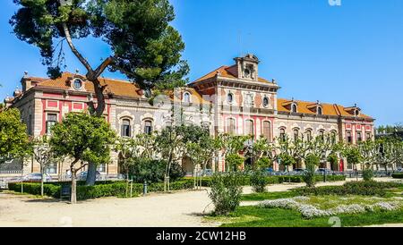 Parlamentsgebäude Palau del Parlament de Catalunya im Parc de la Ciutadella (Zitadellenpark). Barcelona, Spanien Stockfoto