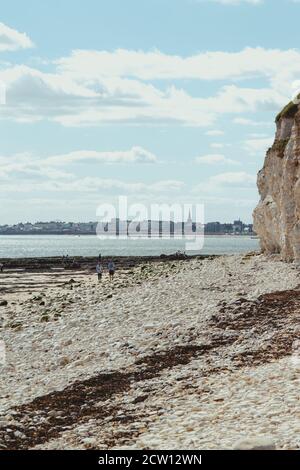 Chalkstone Cliffs Danes Dyke Beach, Sewerby in der Nähe von Bridlignton, Großbritannien, zeigt Auswirkungen der Küstenerosion Stockfoto