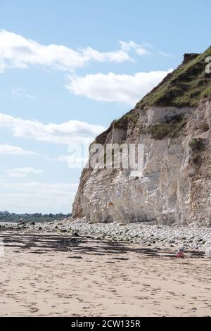 Chalkstone Cliffs Danes Dyke Beach, Sewerby in der Nähe von Bridlignton, Großbritannien, zeigt Auswirkungen der Küstenerosion Stockfoto