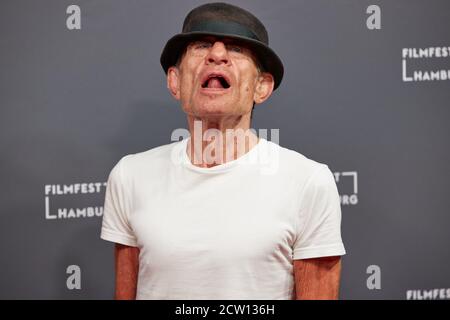 Hamburg, Deutschland. September 2020. Klaus Lemke, Regisseur, kommt zur Premiere seines Films 'Bad Boy Lemke' beim Filmfest Hamburg Credit: Georg Wendt/dpa/Alamy Live News Stockfoto