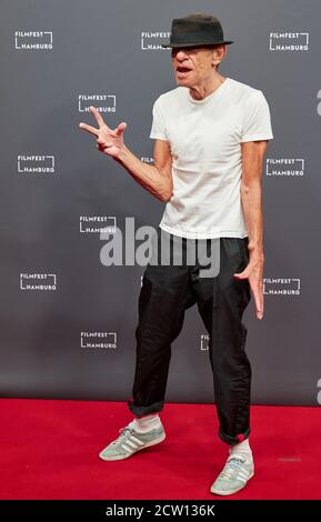 Hamburg, Deutschland. September 2020. Klaus Lemke, Regisseur, kommt zur Premiere seines Films 'Bad Boy Lemke' beim Filmfest Hamburg Credit: Georg Wendt/dpa/Alamy Live News Stockfoto