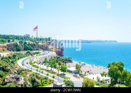 Luftaufnahme von Antalya und dem Mittelmeer in der Türkei Im Sommer Tag Stockfoto