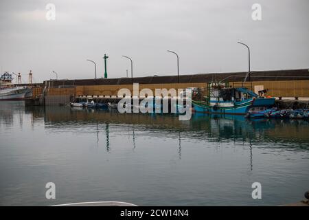 Guihou Hafen, TAIWAN - Jan, 2020: "Guihou Fischerhafen" ist ein malerisches kleines Fischerdorf des Freizeittourismus an der Nordküste. Reisende ca. Stockfoto