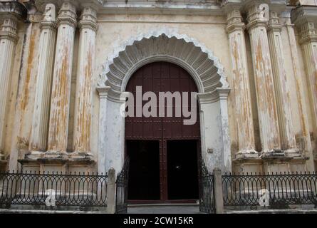 Kathedrale Von Havanna. Eingangstür und Mauerwerk in Nahaufnahme, Alt-Havanna, Kuba Stockfoto