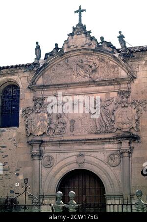 EXT-FACHADA MANIERISTA DEL CONVENTO CARMELITA FUNDADO EN 1571 POR STA TERESA DE JESUS. AUTOR: REPULLES Y VARGAS ENRIQUE. ORT: CONVENTO DE LA ANUNCIACION. ALBA DE TORMES. SALAMANCA. SPANIEN. SAN MIGUEL. JUNGFRAU MARIA. Stockfoto