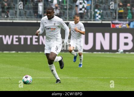 26. September 2020, Nordrhein-Westfalen, Mönchengladbach: Fußball: Bundesliga, Bor. Mönchengladbach - 1. FC Union Berlin, 2. Spieltag im Borussia Park. Mönchengladbachs Marcus Thuram am Ball. Foto: Bernd Thissen/dpa - WICHTIGER HINWEIS: Gemäß den Vorschriften der DFL Deutsche Fußball Liga und des DFB Deutscher Fußball-Bund ist es verboten, im Stadion und/oder aus dem Spiel aufgenommenen Fotografien in Form von Sequenzbildern und/oder videoähnlichen Fotoserien zu nutzen oder auszunutzen. Stockfoto