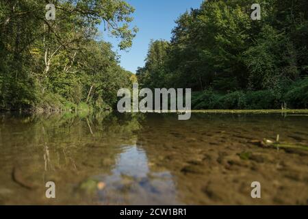 Jagst bei Crailsheim in Süddeutschland. Stockfoto