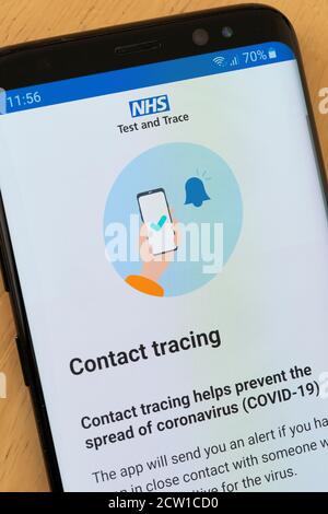 Ein Smartphone-Bildschirm, auf dem die NHS Test and Trace App angezeigt wird Für Kontaktverfolgung und Test und Trace in England für Die Covid-19 Coronavirus-Pandemie Stockfoto