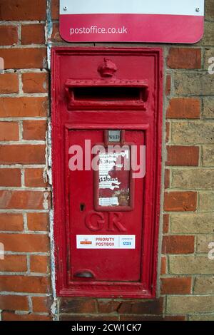 Isle of Wight, September 2020. Bembridge. Vorrangpostfach mit GR-Abzeichen. Stockfoto