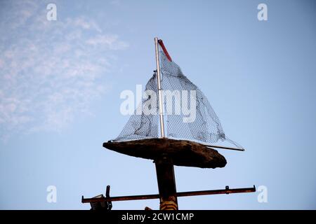 Isle of Wight, September 2020. Bembridge. Segelboot Wetterfahne Stockfoto