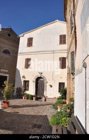 Mittelalterliche Dorf nidastore ist Teil der Gemeinde Arcevia, in der Provinz Ancona, in der Region Marken Stockfoto