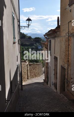 Mittelalterliche Dorf nidastore ist Teil der Gemeinde Arcevia, in der Provinz Ancona, in der Region Marken Stockfoto