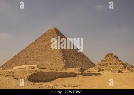 Panoramablick aus der Wüste Gizeh, Architektur und historischer Ort aus Ägypten, El Cairo 2018 Stockfoto