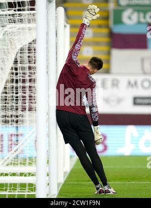 Burnley-Torwart Nick Pope beim Aufwärmen vor dem Premier League-Spiel in Turf Moor, Burnley. Stockfoto