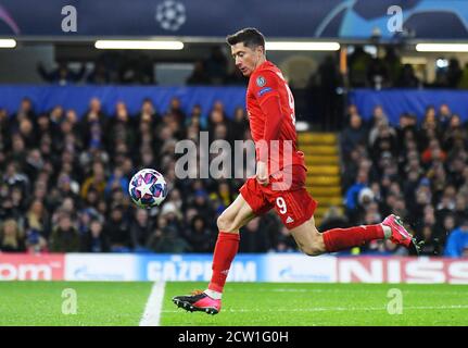 LONDON, ENGLAND - 26. FEBRUAR 2020: Robert Lewandowski von Bayern im Rahmen der 2019/20 UEFA Champions League Runde 16 zwischen dem FC Chelsea und Bayern München auf der Stamford Bridge. Stockfoto