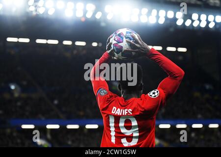 LONDON, ENGLAND - 26. FEBRUAR 2020: Alphonso Davies aus Bayern im Rahmen der 2019/20 UEFA Champions League Runde 16 zwischen dem FC Chelsea und Bayern München auf der Stamford Bridge. Stockfoto