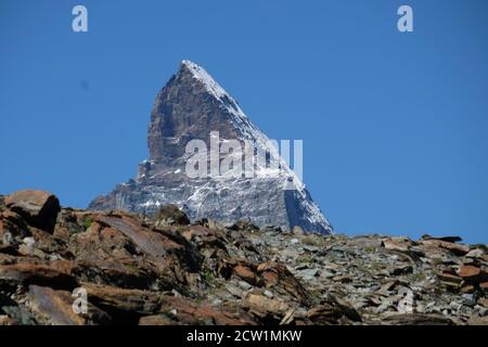 Der Gipfel des herrlichen Matterhorns bei Zermatt, Schweiz - Blick von der Gornergrat Region an einem kristallklaren Sommertag Stockfoto