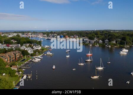 Luftaufnahme der Boote von Spa Creek in Annapolis, Marylend an einem sonnigen Sommertag Stockfoto