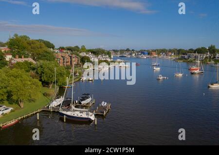 Luftaufnahme der Boote von Spa Creek in Annapolis, Marylend an einem sonnigen Sommertag Stockfoto