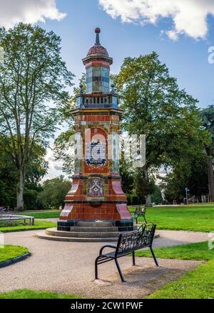 Brinton Park Kidderminster an einem sonnigen, aber windigen Tag. Stockfoto