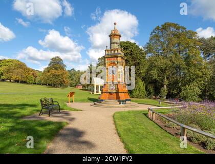 Brinton Park Kidderminster an einem sonnigen, aber windigen Tag. Stockfoto