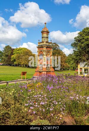 Brinton Park Kidderminster an einem sonnigen, aber windigen Tag. Stockfoto