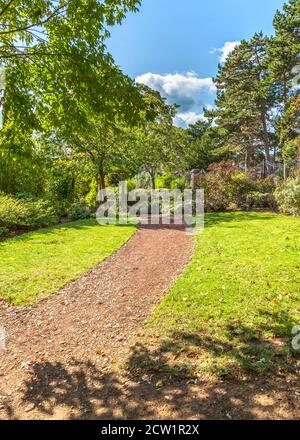 Brinton Park Kidderminster an einem sonnigen, aber windigen Tag. Stockfoto