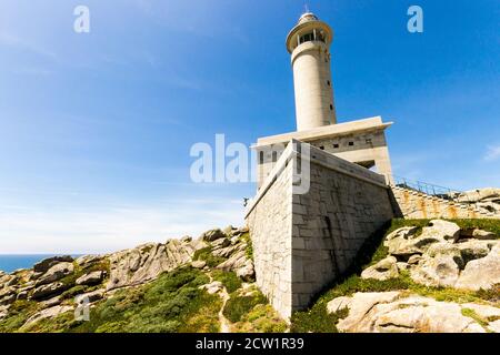 Malpica de Bergantinos, Spanien. Der Leuchtturm von Punta Nariga in Galicien Stockfoto