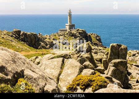 Malpica de Bergantinos, Spanien. Der Leuchtturm von Punta Nariga in Galicien Stockfoto