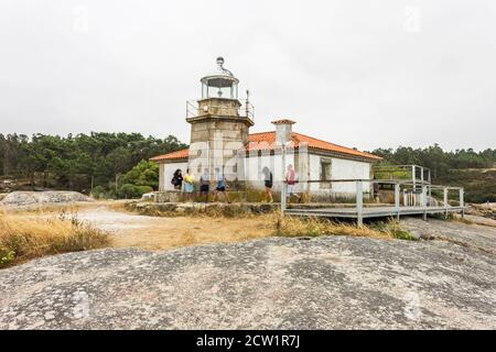 A Illa de Arousa, Spanien. Der Leuchtturm von Punta Cabalo in Galicien Stockfoto