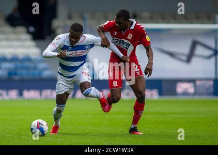 London, Großbritannien. September 2020. Bright Osayi-Samuel (11) von Queens Park Rangers in Aktion mit Marc Bola (27) von Middlesbrough. EFL Skybet Championship Match, Queens Park Rangers gegen Middlesbrough im Kiyan Prince Foundation Stadium, Loftus Road in London am Samstag, 26. September 2020. Dieses Bild darf nur für redaktionelle Zwecke verwendet werden. Nur redaktionelle Verwendung, Lizenz für kommerzielle Nutzung erforderlich. Keine Verwendung in Wetten, Spiele oder ein einzelner Club / Liga / Spieler Publikationen. PIC von Tom Smeeth / Andrew Orchard Sport Fotografie / Alamy Live News Kredit: Andrew Orchard Sport Fotografie / Alamy Live News Stockfoto