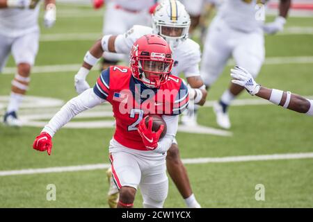 Williams Stadium Lynchburg, VA, USA. September 2020. Liberty Flames Wide Receiver Kevin Shaa (2) bricht vorbei FIU-Verteidiger während NCAA Fußball-Aktion zwischen den Florida International University Panthers und der Liberty University Flames im Williams Stadium Lynchburg, VA. Jonathan Huff/CSM/Alamy Live News Stockfoto