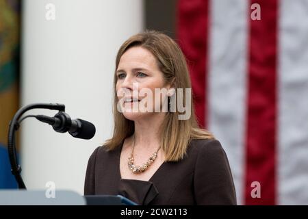 Präsident Donald Trump verkündet Amy Coney Barrett, 48, während einer Zeremonie im Rosengarten im Weißen Haus in Washington, DC, als seine Nominee für das Associate Justice des Obersten Gerichtshofs der Vereinigten Staaten., Samstag, 26. September 2020.Quelle: Rod Lampey/Consolidated News Photos (Verwendung weltweit) Stockfoto