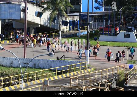 Vera Cruz, Brasilien. September 2020. Bewegung während der Überfahrt mit dem Schiff, am Passagierterminal der Schifffahrt, in Bom Despacho, Insel Itaparica, (BA). Kredit: Mauro Akiin Nassor/FotoArena/Alamy Live Nachrichten Stockfoto