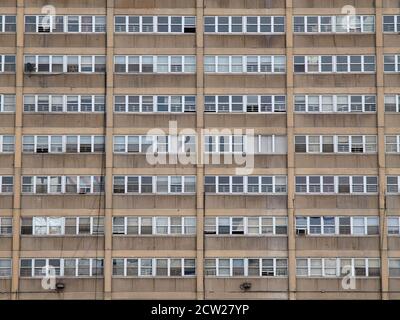 Archiv 2009 Ansicht der Fenster am Caprini Green öffentlichen Wohnprojekt Turm in Chicago Illinois. Der Turm wurde 2010 abgerissen. Stockfoto