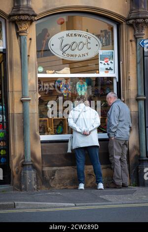 Keswick, Cumbria, Großbritannien. September 2020. Mit der R-Zahl steigt das Leben geht auf i Keswick in der englischen Lake District, die stark abhängig von der Gastfreundschaft Handel und Tourismus Credit: PN News/Alamy Live News Stockfoto