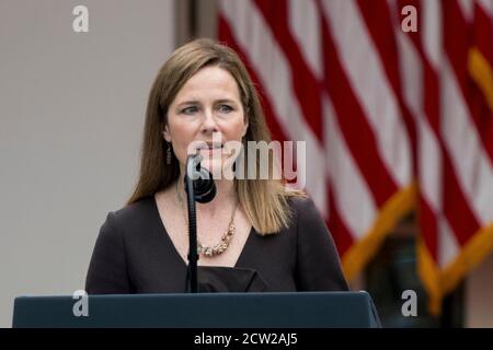 Präsident Donald Trump verkündet Amy Coney Barrett, 48, während einer Zeremonie im Rosengarten im Weißen Haus in Washington, DC, als seine Nominee für den Associate Justice des Obersten Gerichtshofs der Vereinigten Staaten., Samstag, 26. September 2020.Quelle: Rod Lampey/Consolidated News Photos /MediaPunch Stockfoto