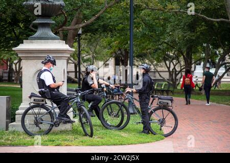 Geheimpolizei auf Fahrrädern im Lafayette Park. Stockfoto