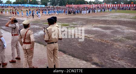 STADT KATNI, INDIEN - 15. AUGUST 2019: Indische Polizeibeamte im Dienst für Unabhängigkeitstag Programm. Stockfoto