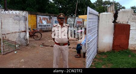 STADT KATNI, INDIEN - 15. AUGUST 2019: Indische Polizeibeamte im Dienst für Unabhängigkeitstag Programm. Stockfoto