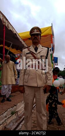 STADT KATNI, INDIEN - 15. AUGUST 2019: Indische Polizei IPS Offiziere stehen auf Förster Stadt Sportplatz während der Unabhängigkeit Tag Programm. Stockfoto