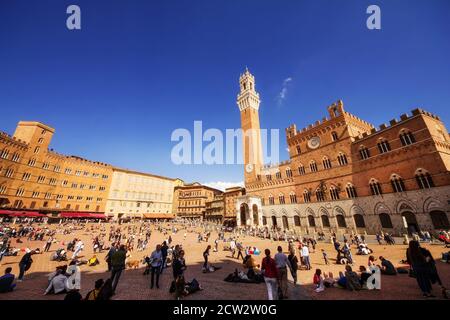 5.05.2017 - Weitwinkelaufnahme der Piazza Del Campo - Der Hauptplatz von Siena Stockfoto