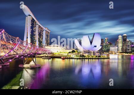 Singapur panorama Skyline bei Nacht, Spaziergang in Marina Bay Stockfoto