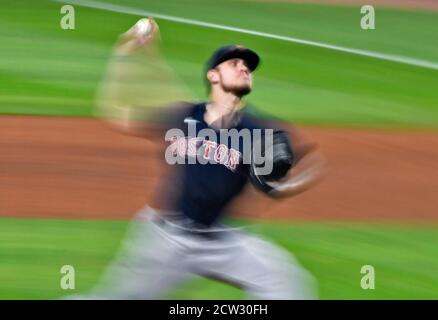 Atlanta, GA, USA. September 2020. Boston Red Sox Pitcher Tanner Houck liefert einen Pitch während des dritten Innings eines MLB-Spiels gegen die Atlanta Braves im Truist Park in Atlanta, GA. Austin McAfee/CSM/Alamy Live News Stockfoto