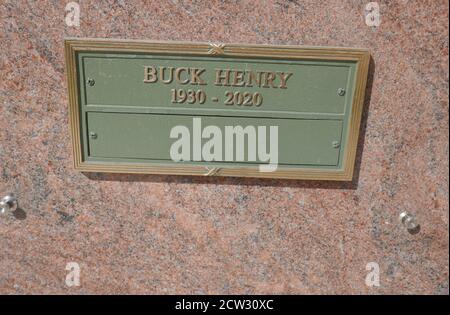 Los Angeles, Kalifornien, USA 24. September 2020 EIN allgemeiner Blick auf die Atmosphäre des Grabes des Schauspielers Buck Henry im Forest Lawn Memorial Park am 24. September 2020 in Los Angeles, Kalifornien, USA. Foto von Barry King/Alamy Stockfoto Stockfoto